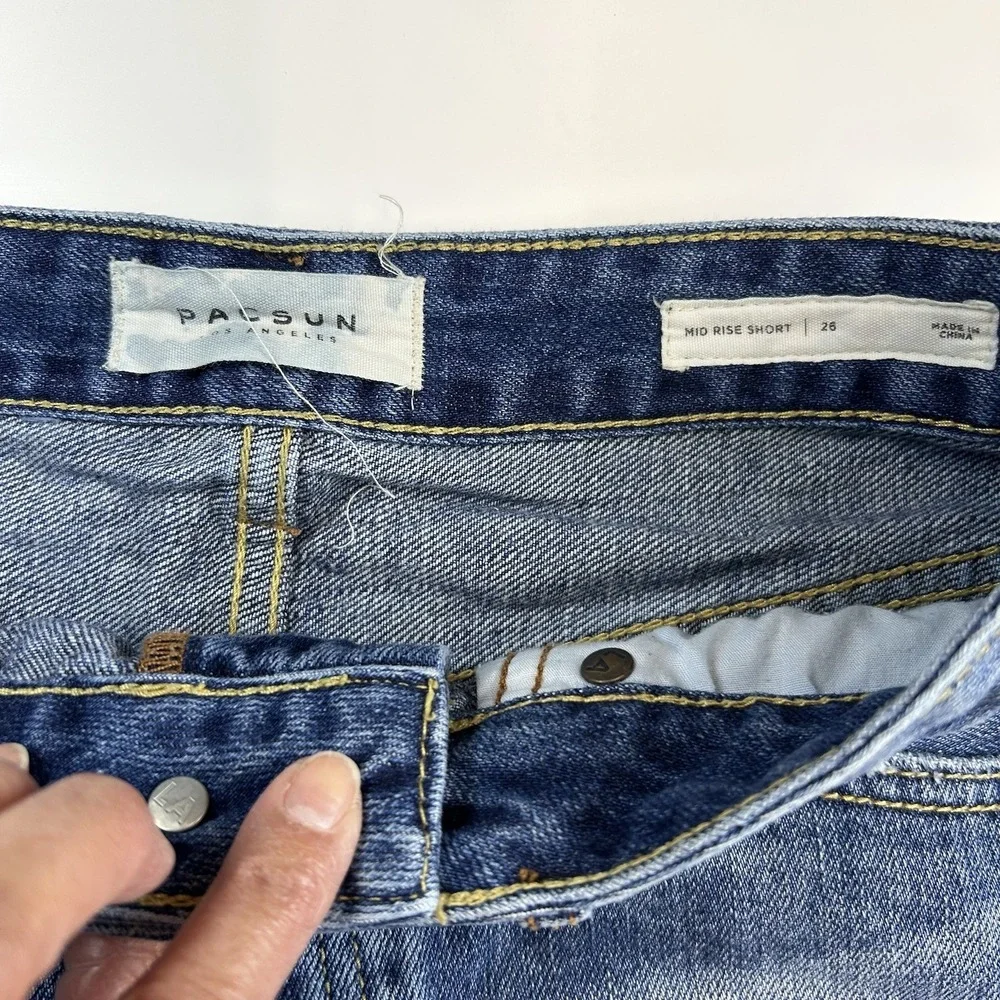 Pacsun Mid Rise Denim Jean Short Size 26 Button Fly 2" Inseam 28" Waist Med Wash - Picture 3 of 7